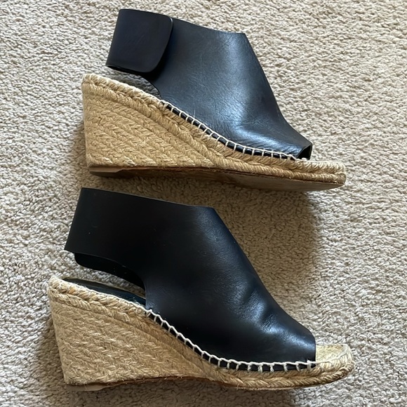 Authentic Celine leather peep toe espadrilles, size 36 or US 6.5- 7 - Picture 3 of 7